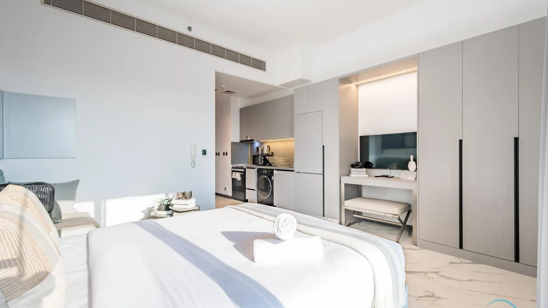 Appealing Studio In Mag Eye 890, Mohammad Bin Rashid City By Deluxe Holiday Homes Dubái