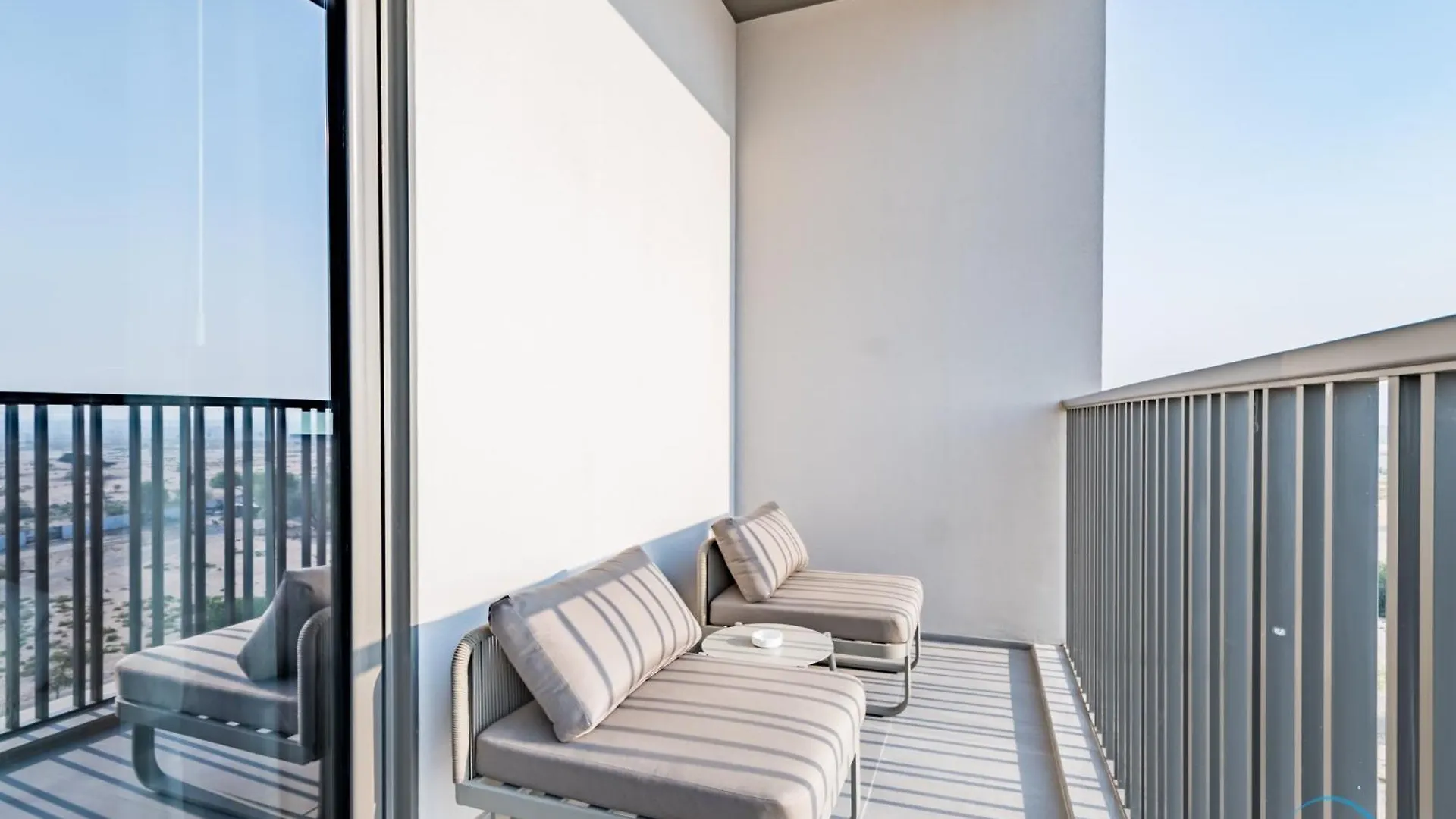 Διαμέρισμα Appealing Studio In Mag Eye 890, Mohammad Bin Rashid City By Deluxe Holiday Homes Ντουμπάι