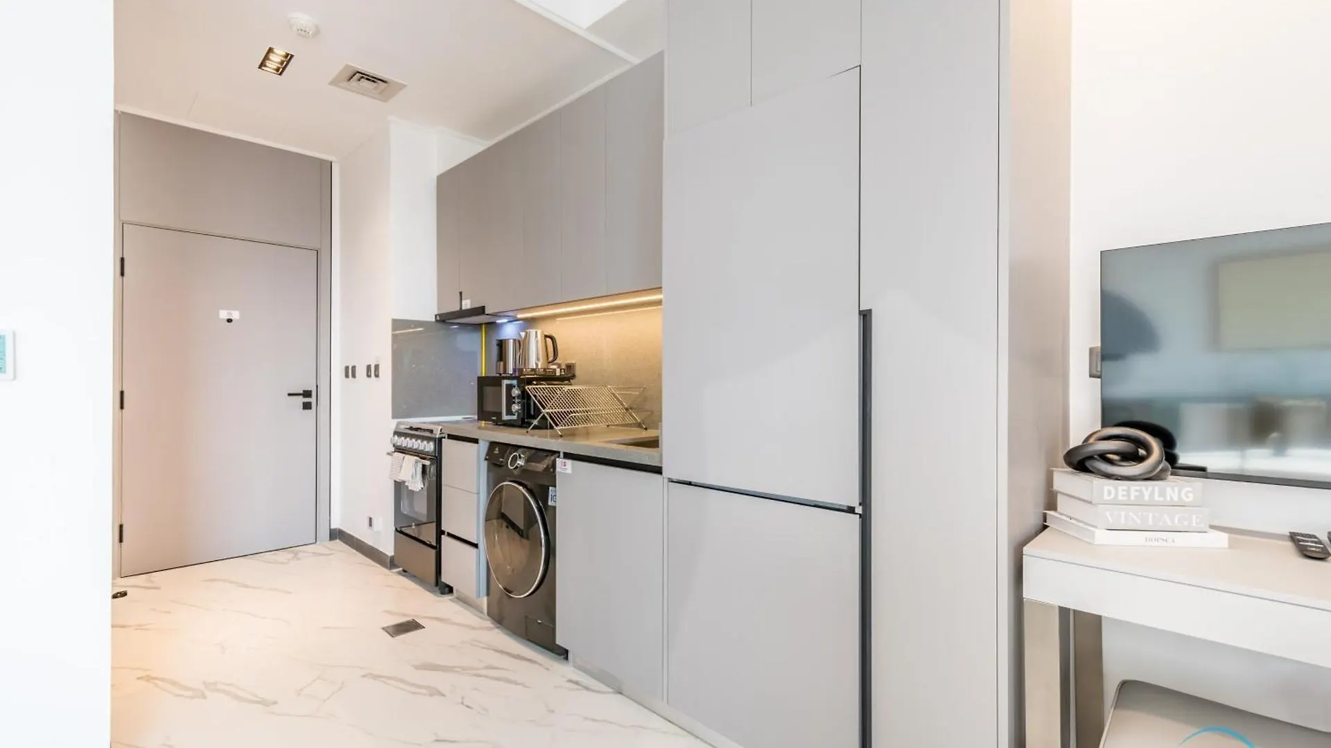 Appealing Studio In Mag Eye 890, Mohammad Bin Rashid City By Deluxe Holiday Homes Ντουμπάι 0*,